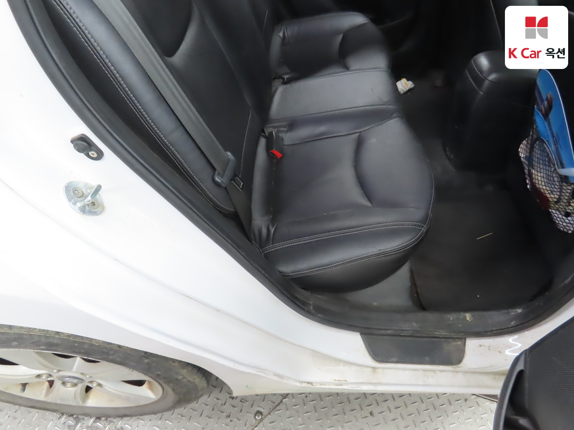 Hyundai Elantra 2012 - Image 27