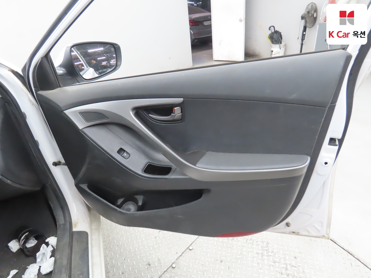 Hyundai Elantra 2012 - Image 28