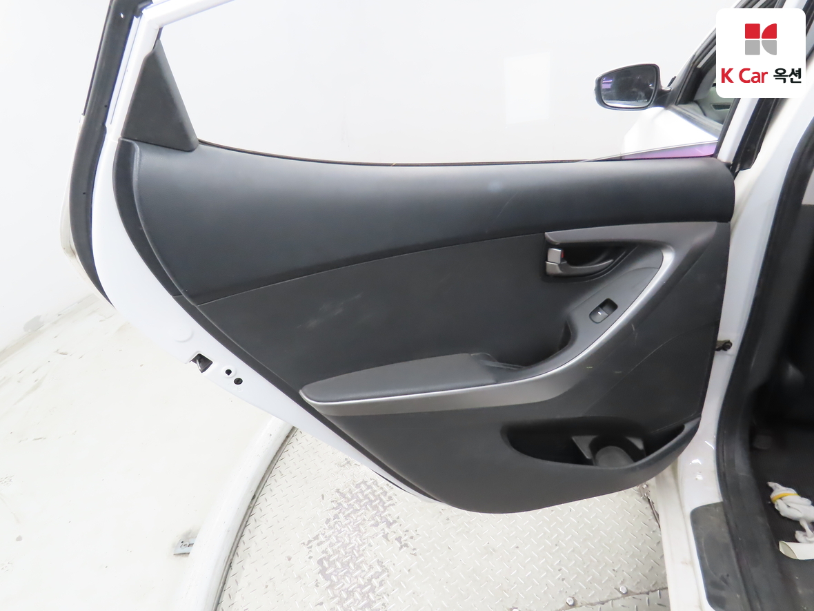 Hyundai Elantra 2012 - Image 22