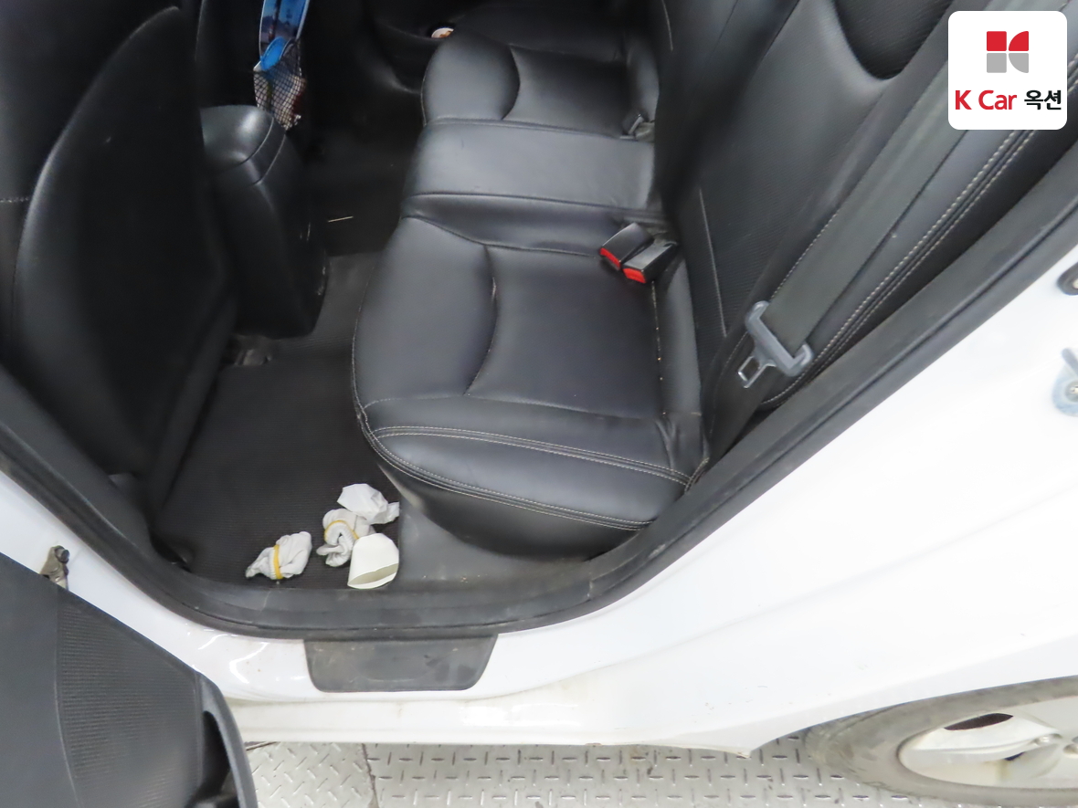 Hyundai Elantra 2012 - Image 23