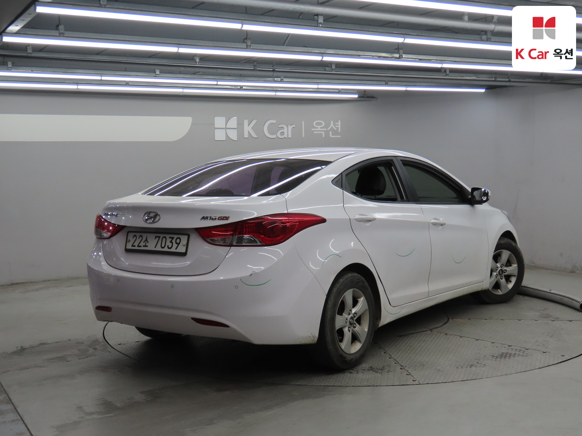 Hyundai Elantra 2012 - Image 2