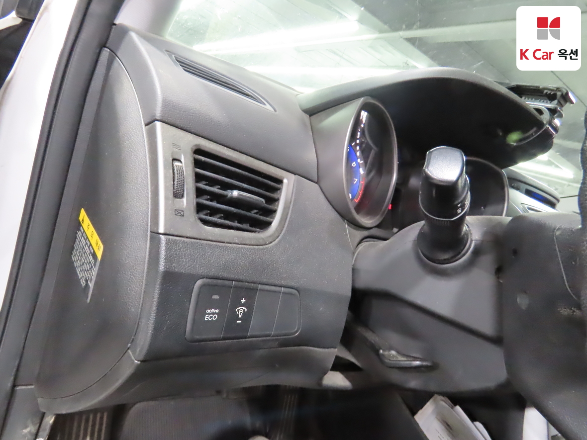 Hyundai Elantra 2012 - Image 9
