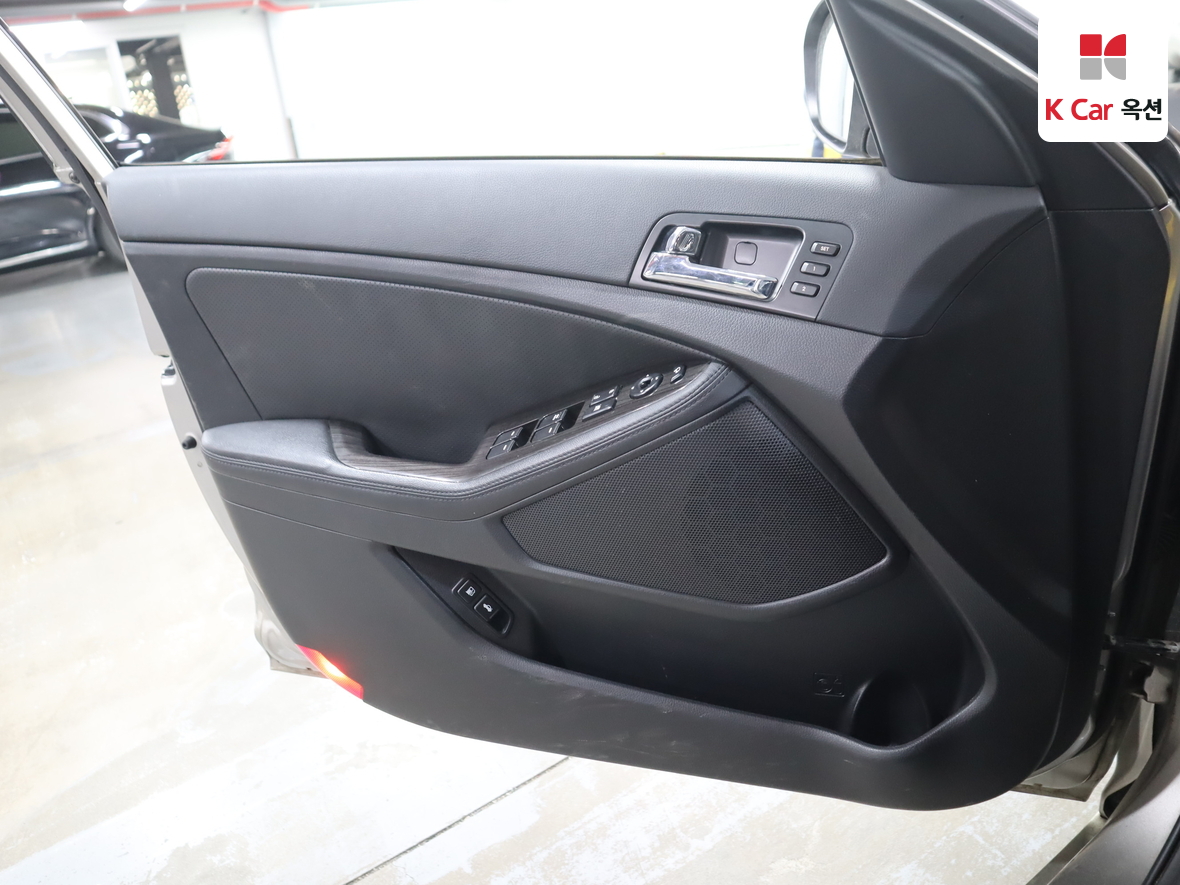 Kia K5 2011 - Image 8