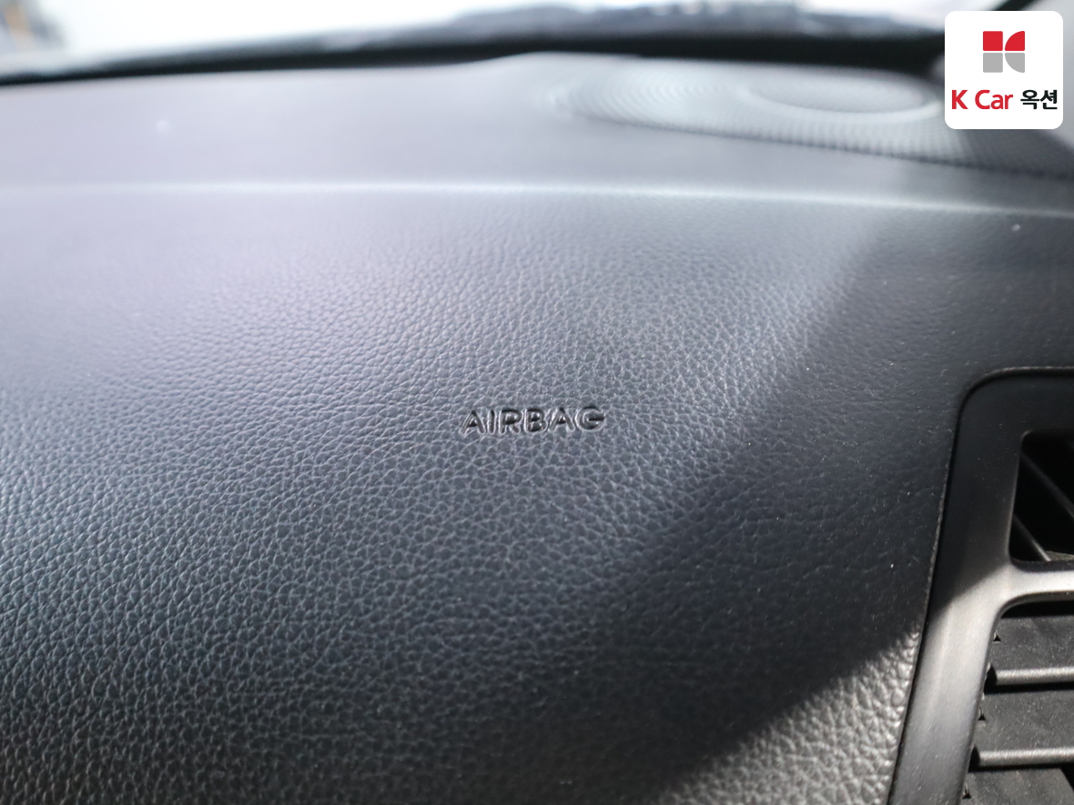 Kia K5 2011 - Image 30