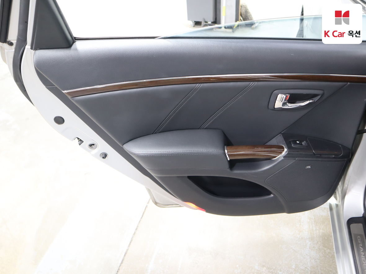 Hyundai Grandeur 2009 - Image 21