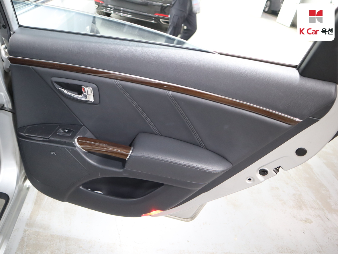 Hyundai Grandeur 2009 - Image 25