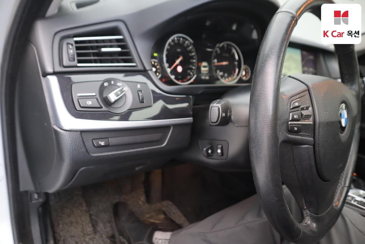 BMW 5 Series - 9