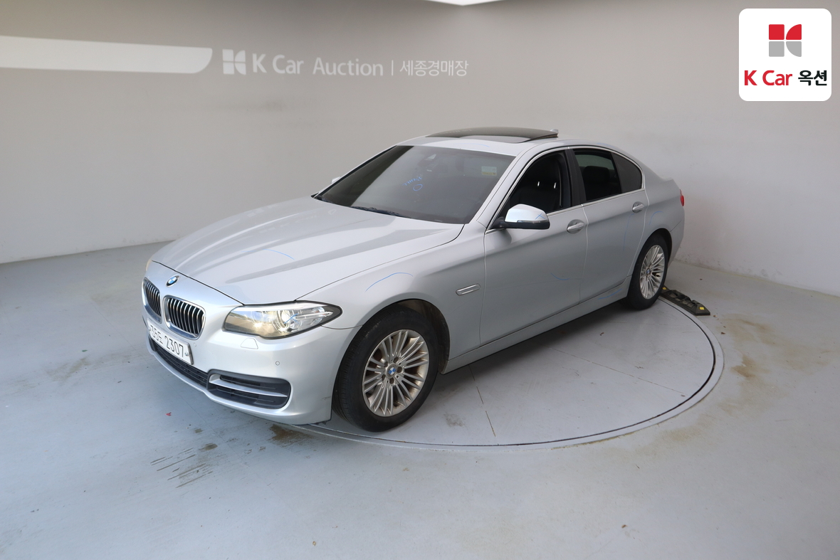 BMW 5 Series - 1