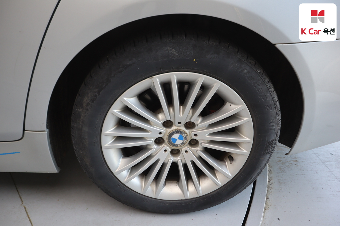 BMW 5 Series - 51