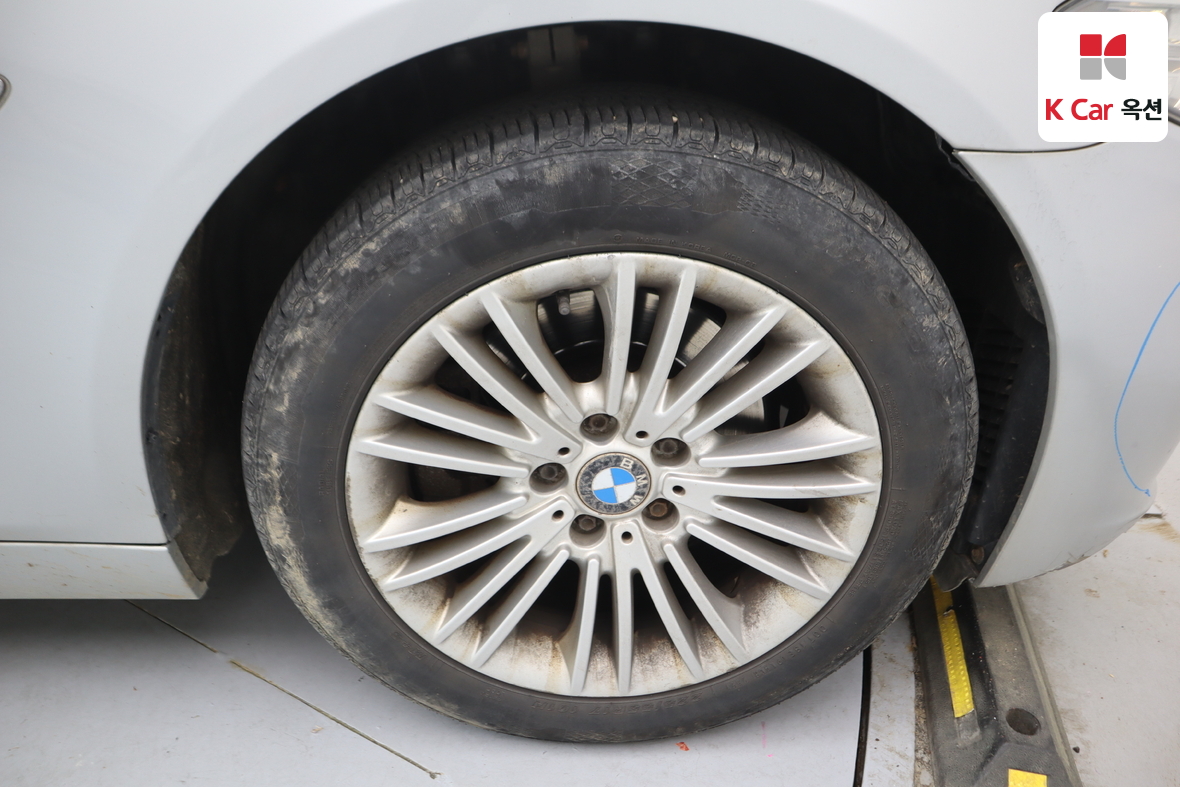 BMW 5 Series - 49
