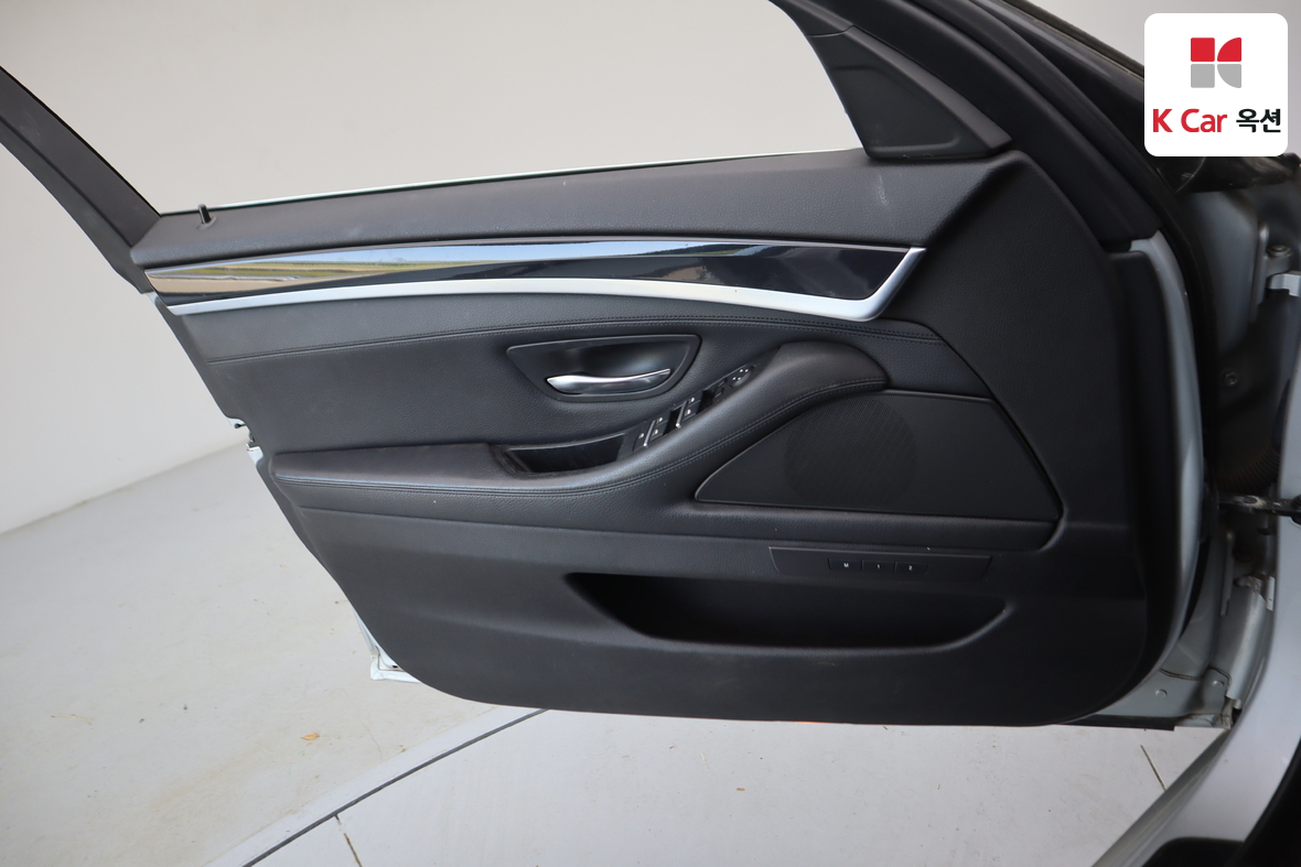 BMW 5 Series - 8