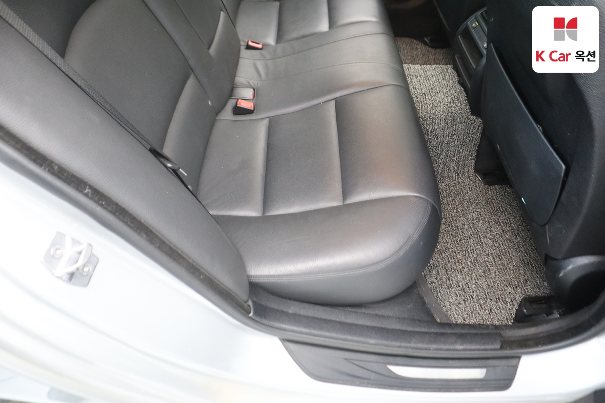 BMW 5 Series - 31