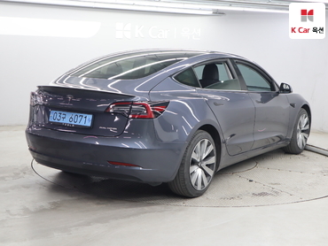 2022 - tesla model 3