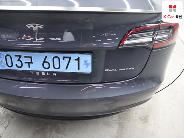 2022 - tesla model 3