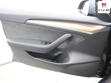 2022 - tesla model 3