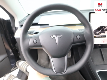 2022 - tesla model 3
