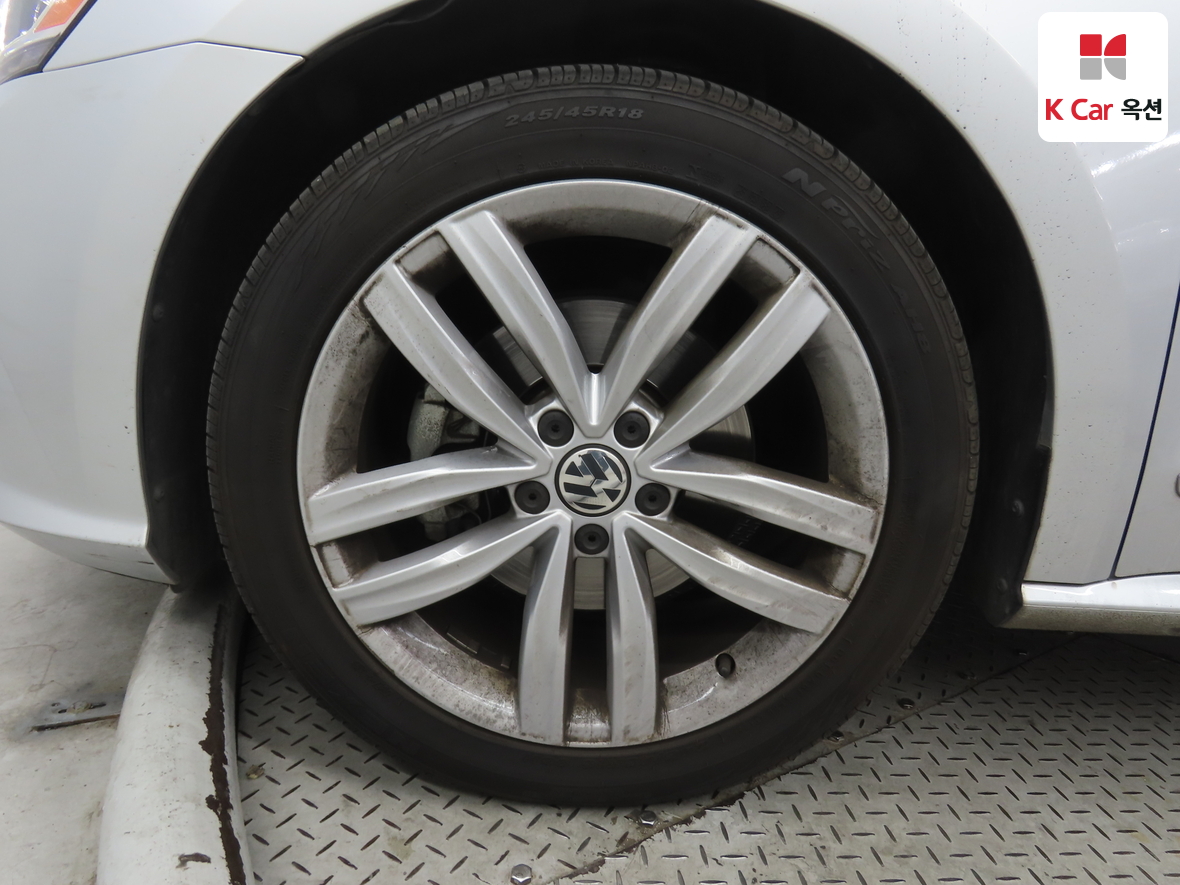 Volkswagen Passat - 48