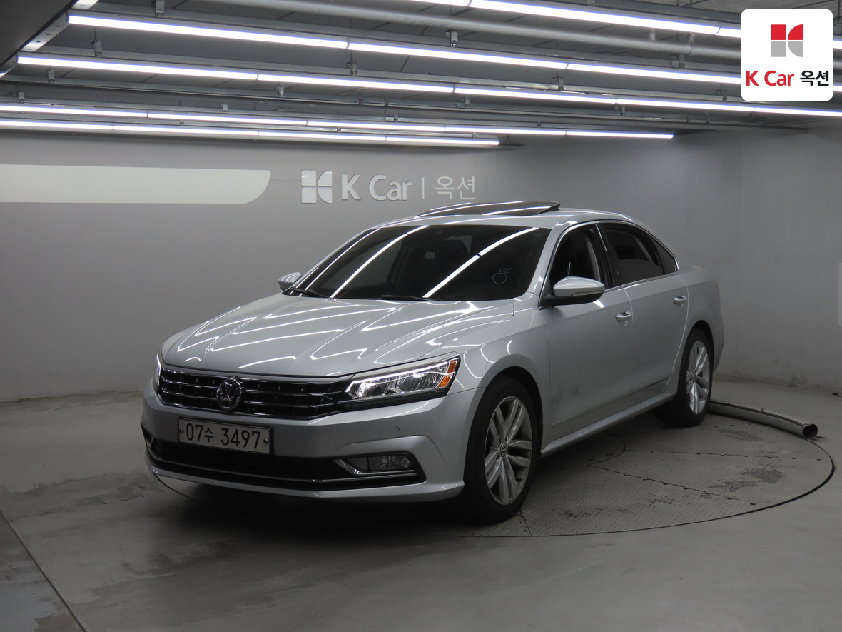 Volkswagen Passat - 1