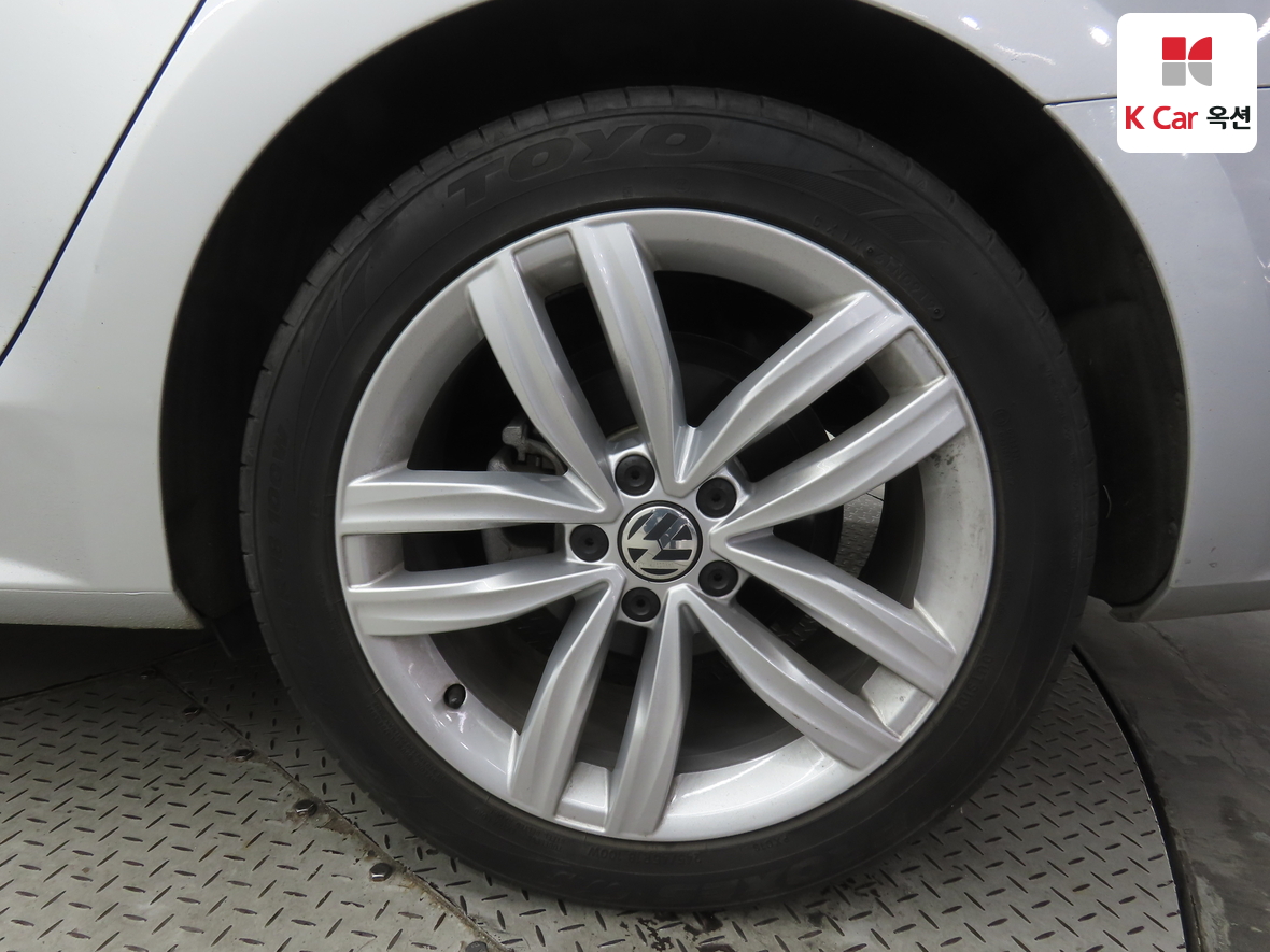 Volkswagen Passat - 47