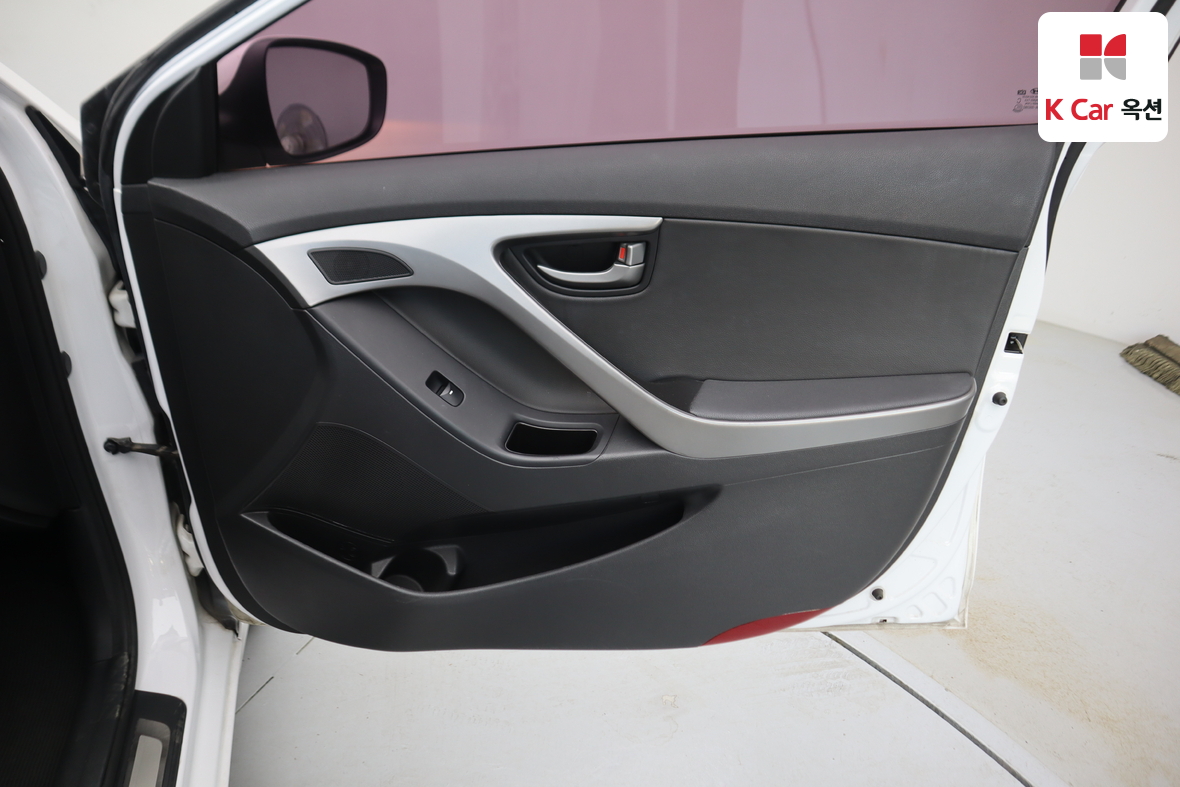 Hyundai Elantra - 27