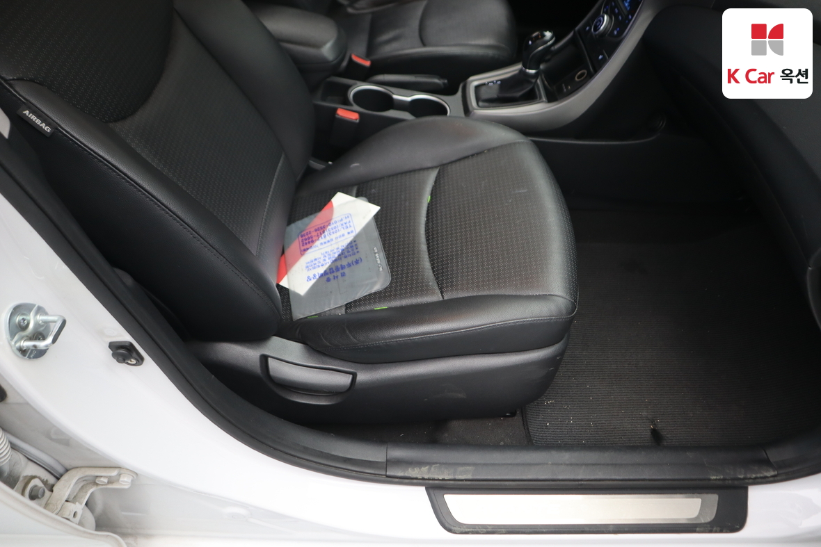 Hyundai Elantra - 28