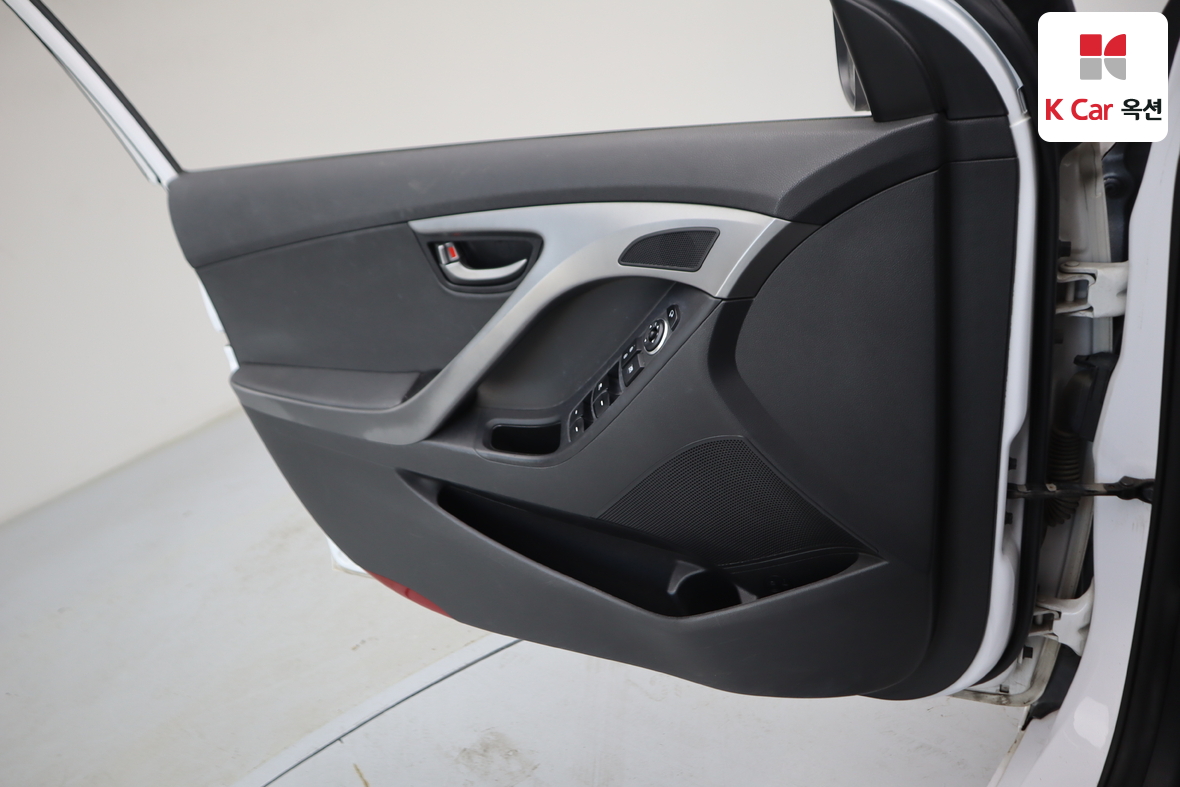 Hyundai Elantra - 8