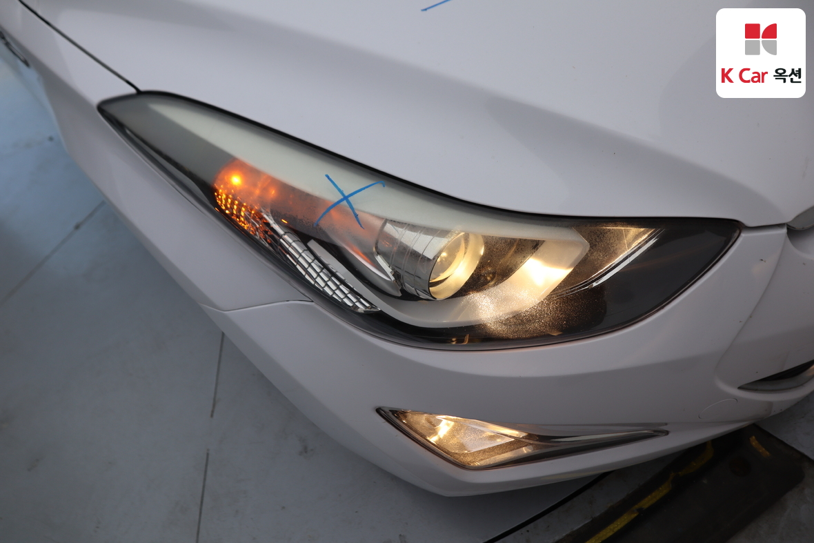 Hyundai Elantra - 33