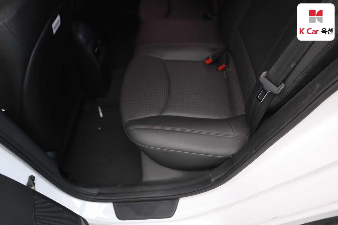 Hyundai Elantra - 22