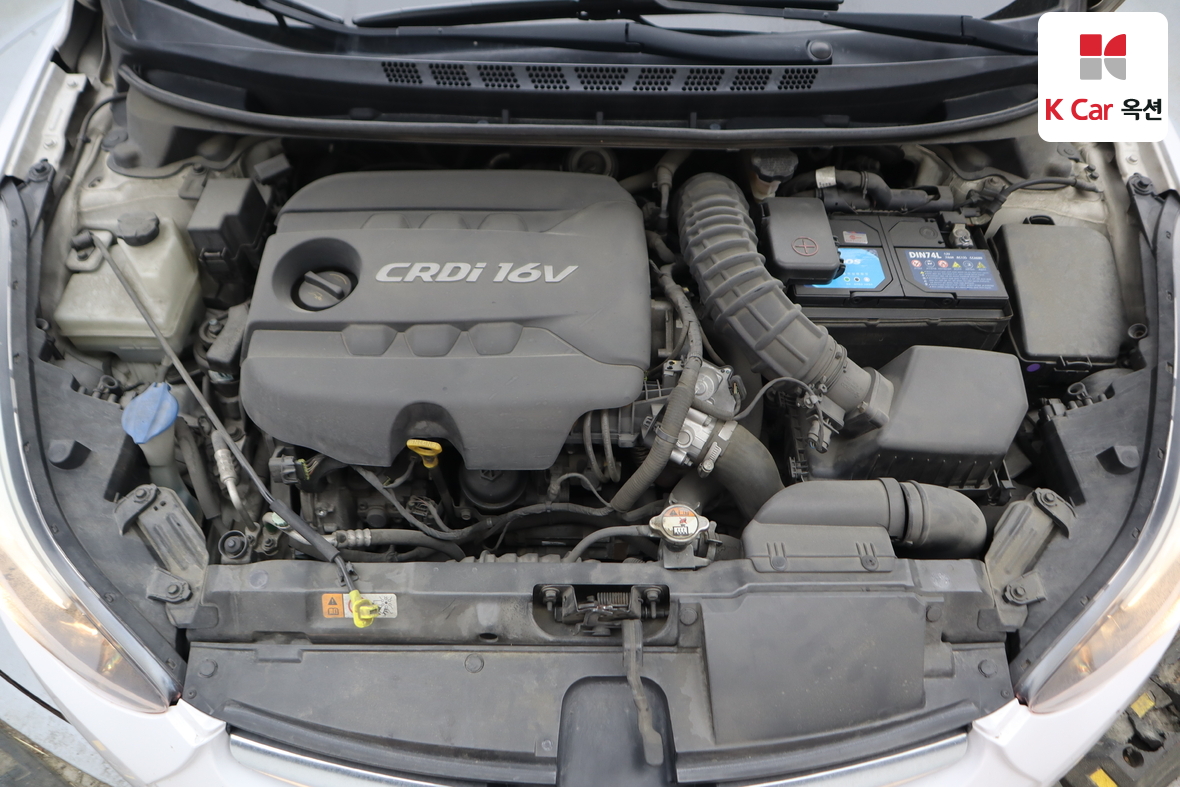 Hyundai Elantra - 31