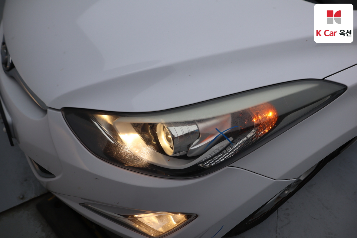 Hyundai Elantra - 35