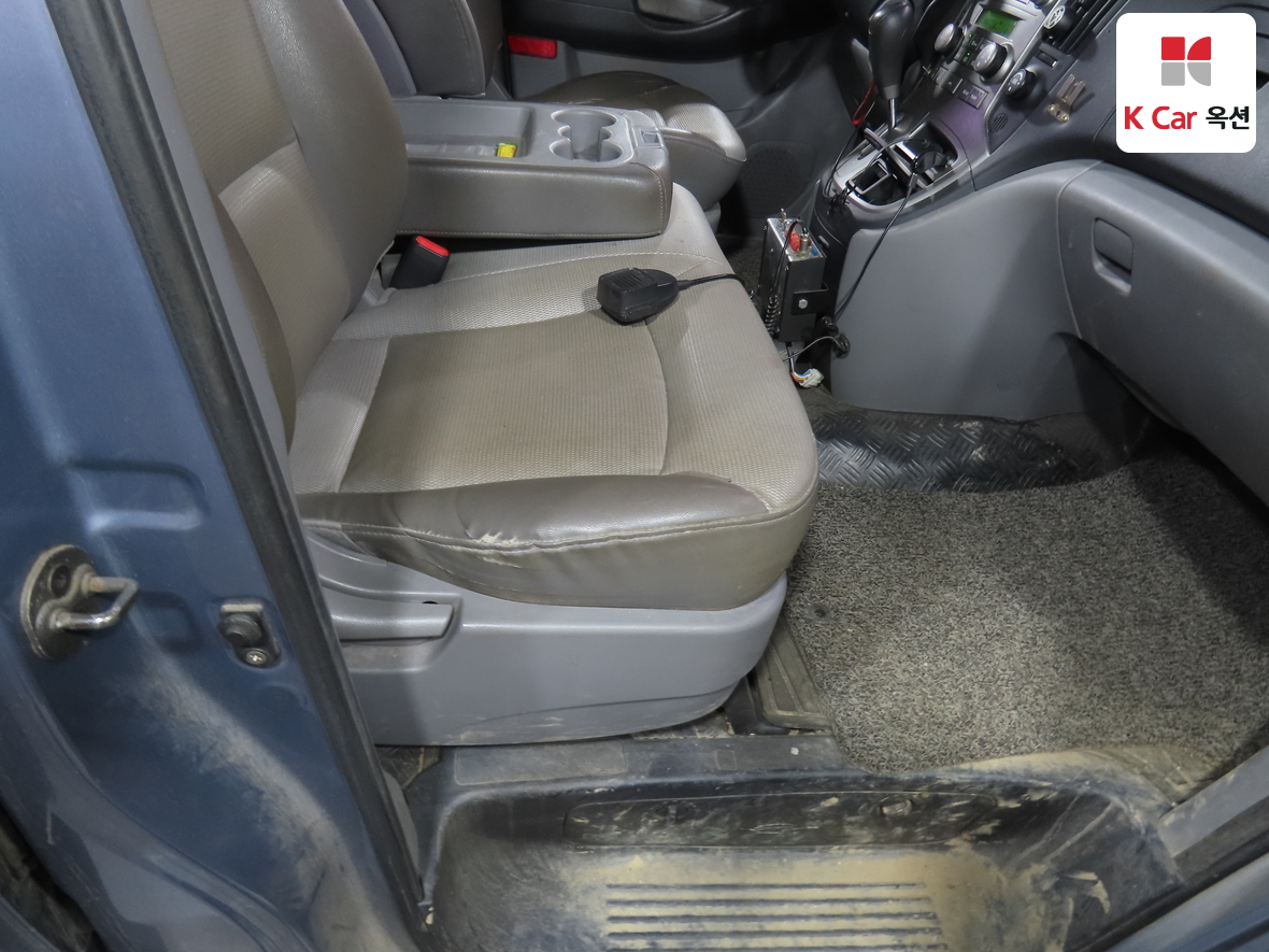 Hyundai Grand Starex - 31
