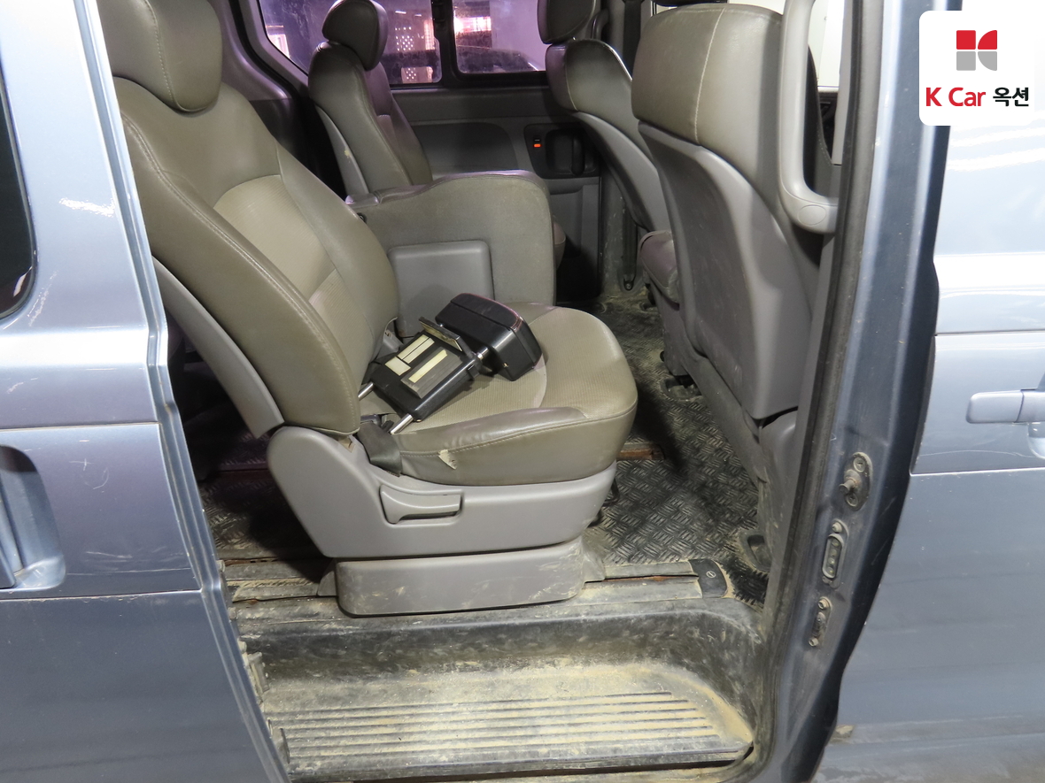 Hyundai Grand Starex - 28
