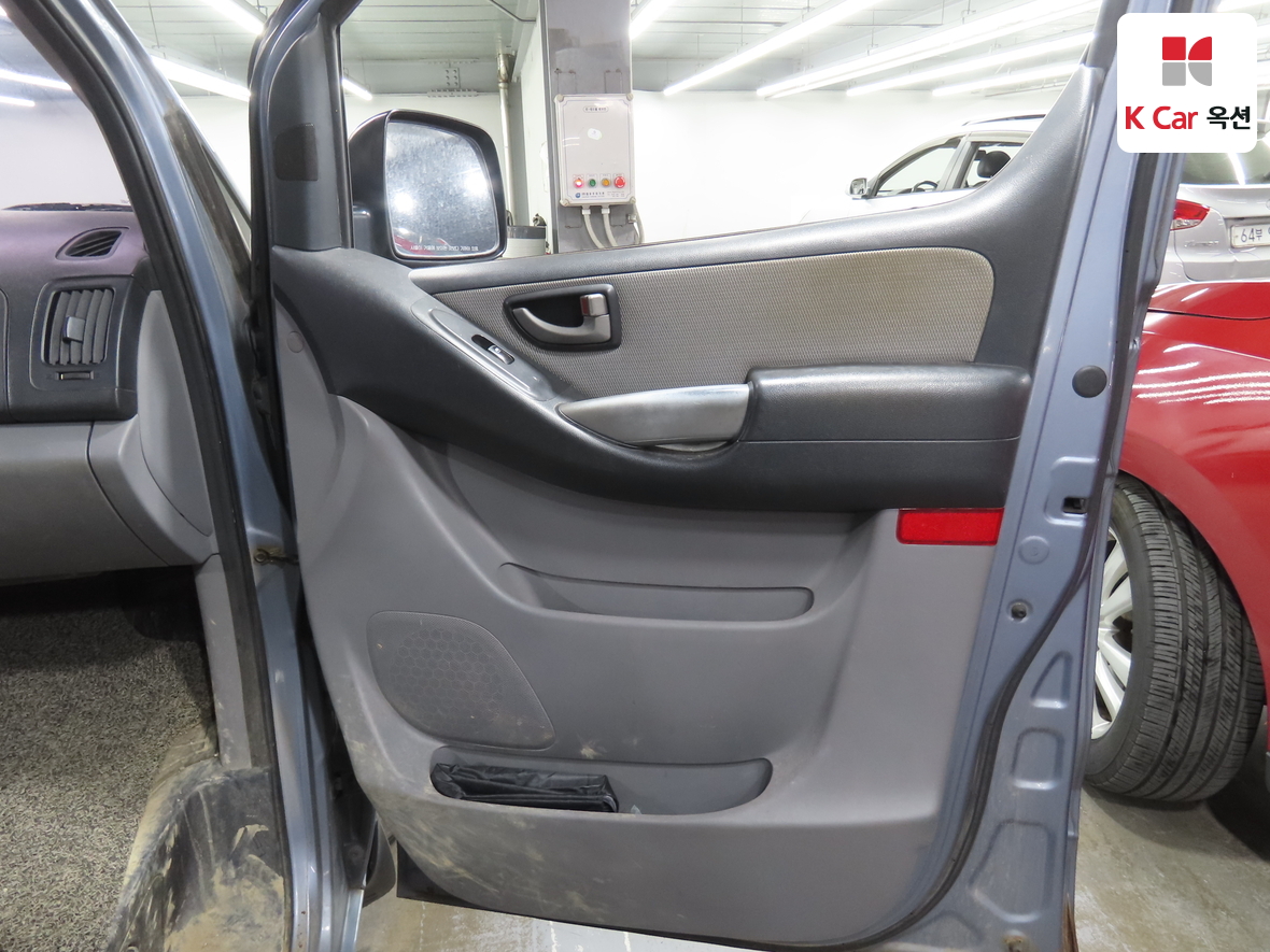 Hyundai Grand Starex - 30