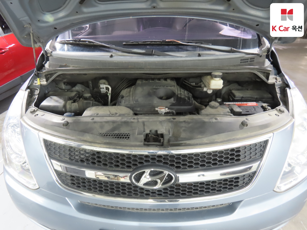 Hyundai Grand Starex - 35