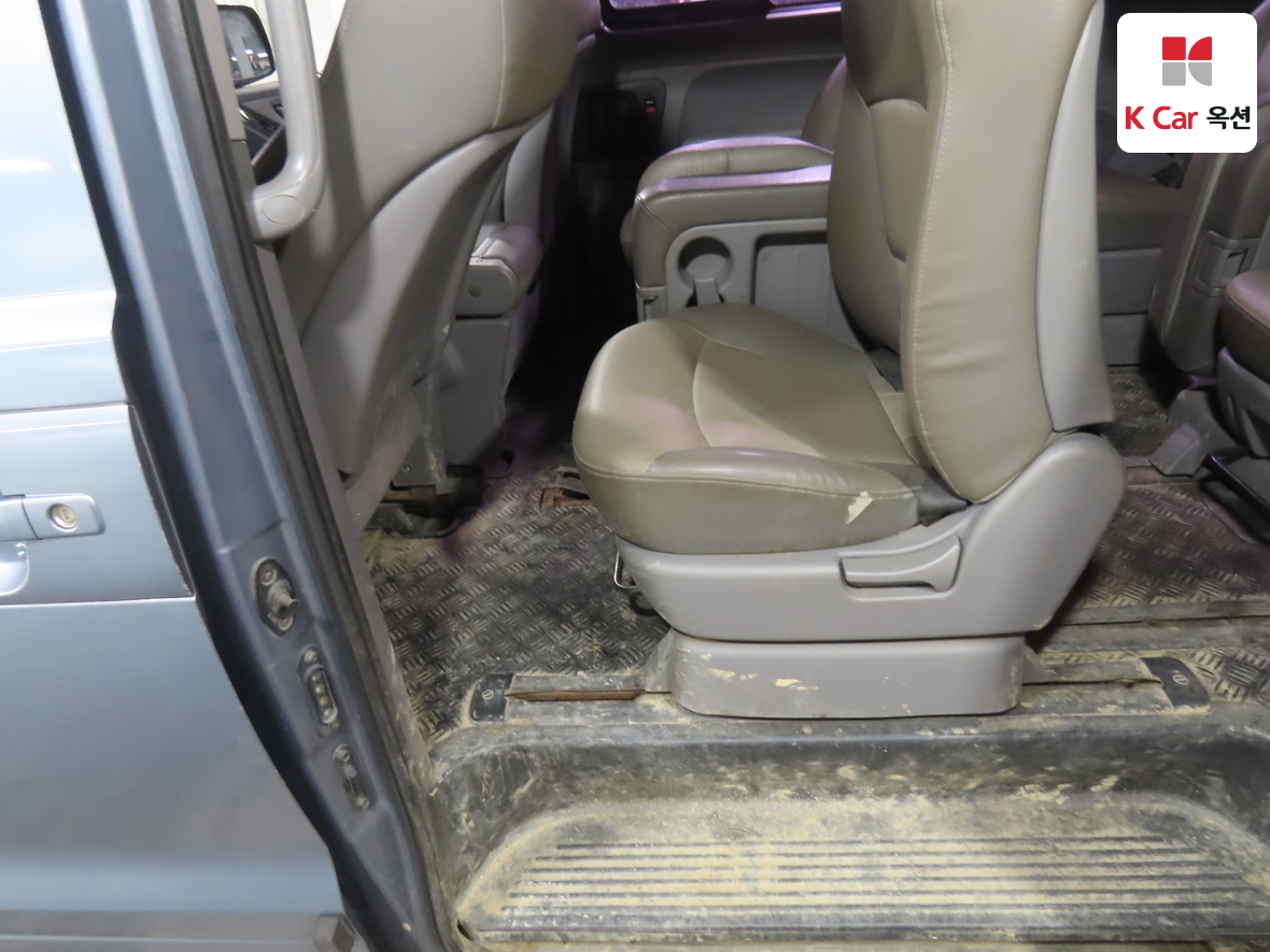 Hyundai Grand Starex - 24