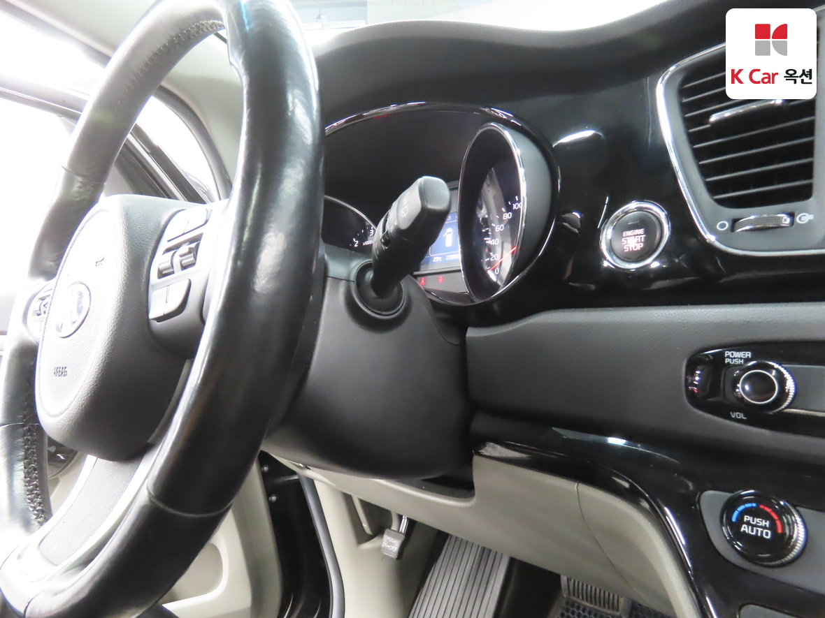 Kia New Carnival - 11