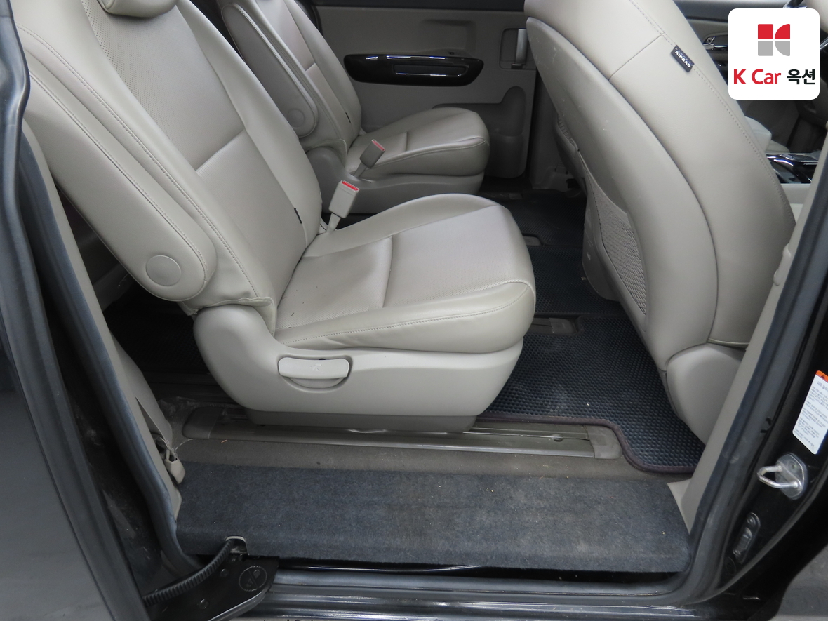 Kia New Carnival - 29
