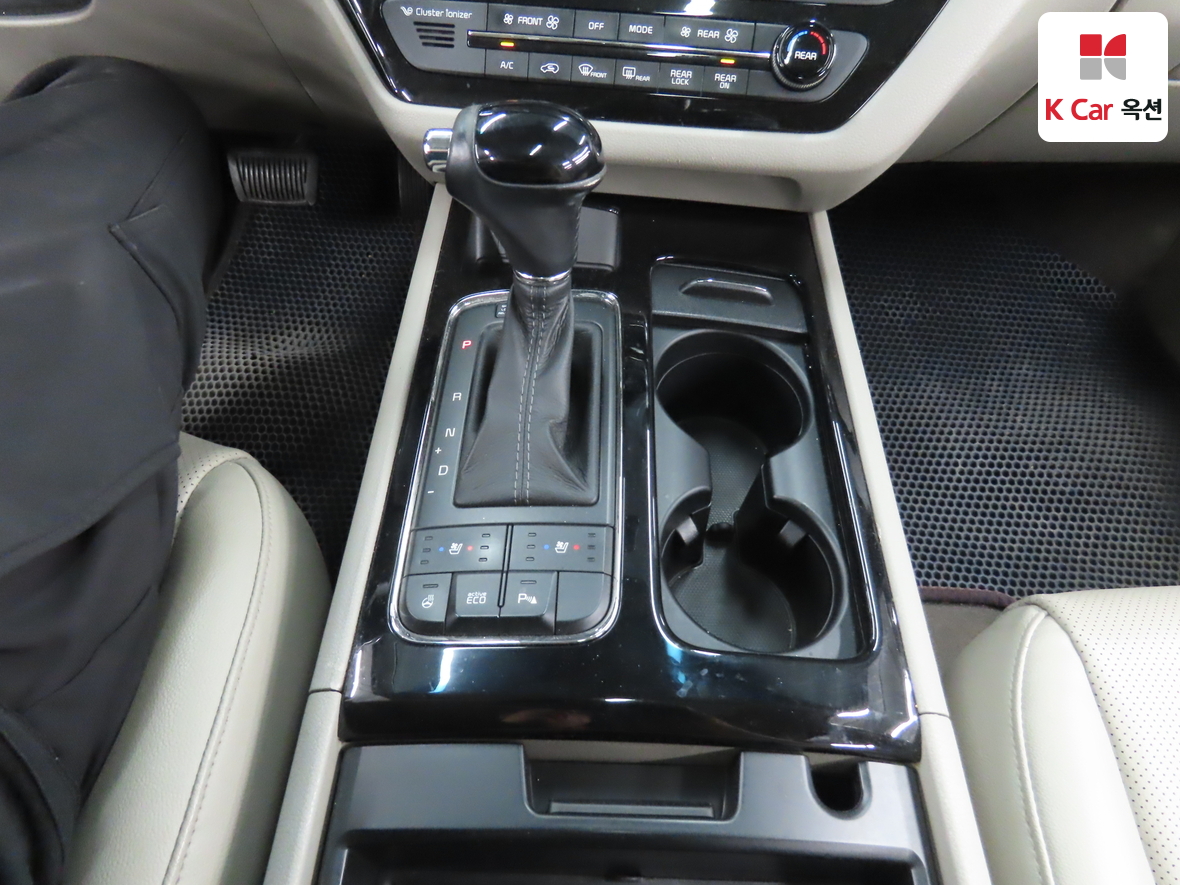 Kia New Carnival - 16