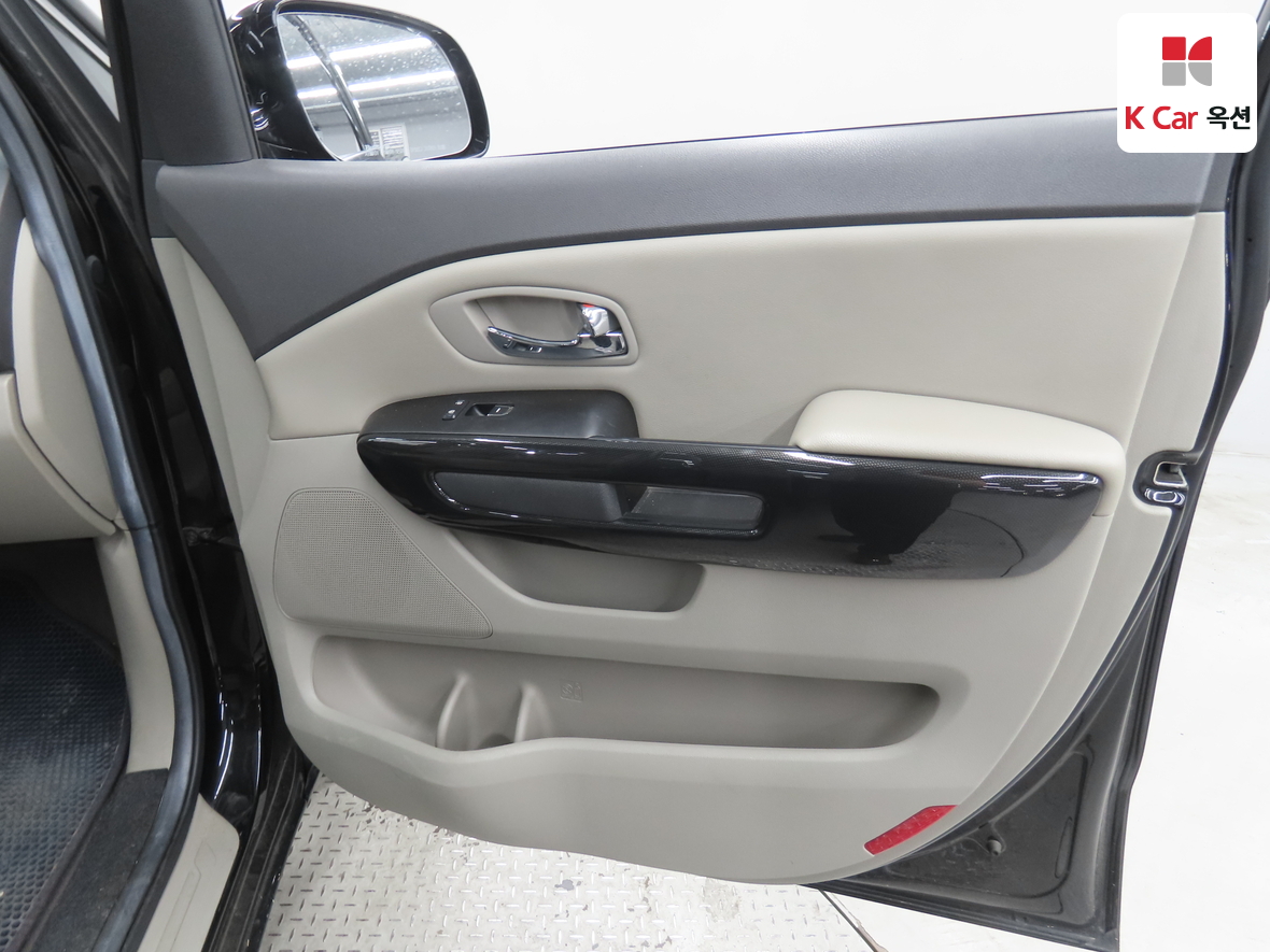 Kia New Carnival - 30