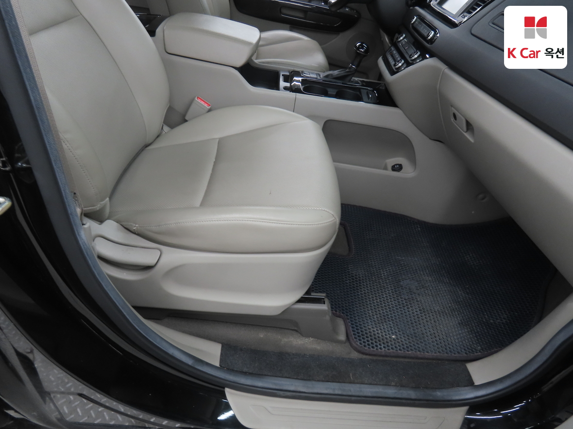 Kia New Carnival - 31