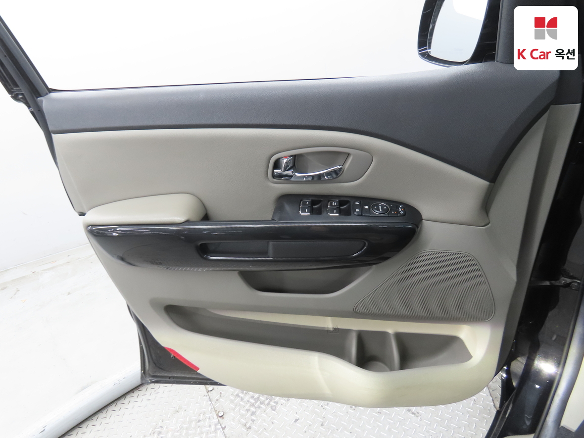 Kia New Carnival - 8