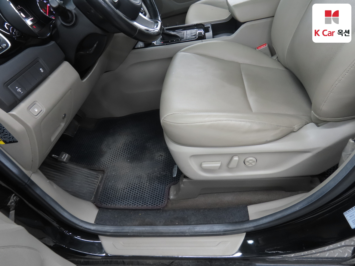 Kia New Carnival - 18