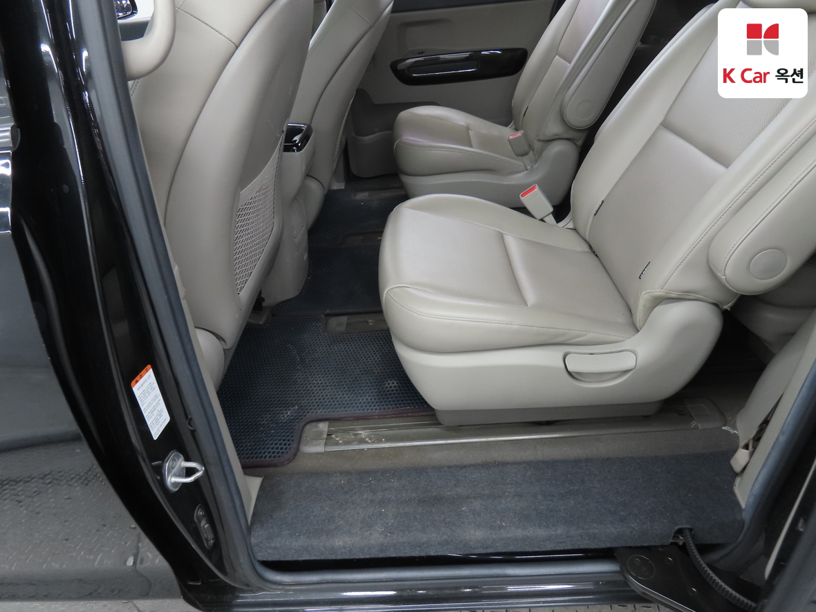 Kia New Carnival - 25