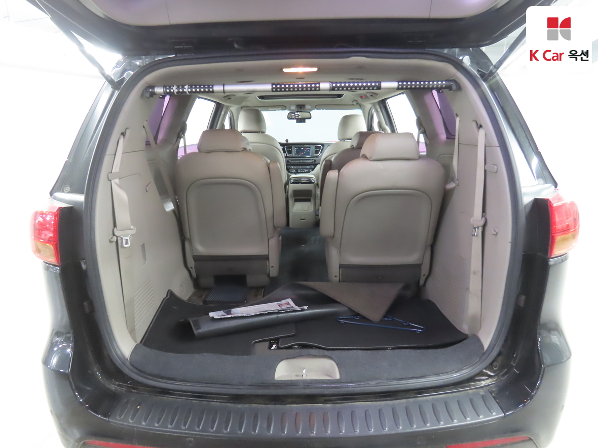 Kia New Carnival - 27