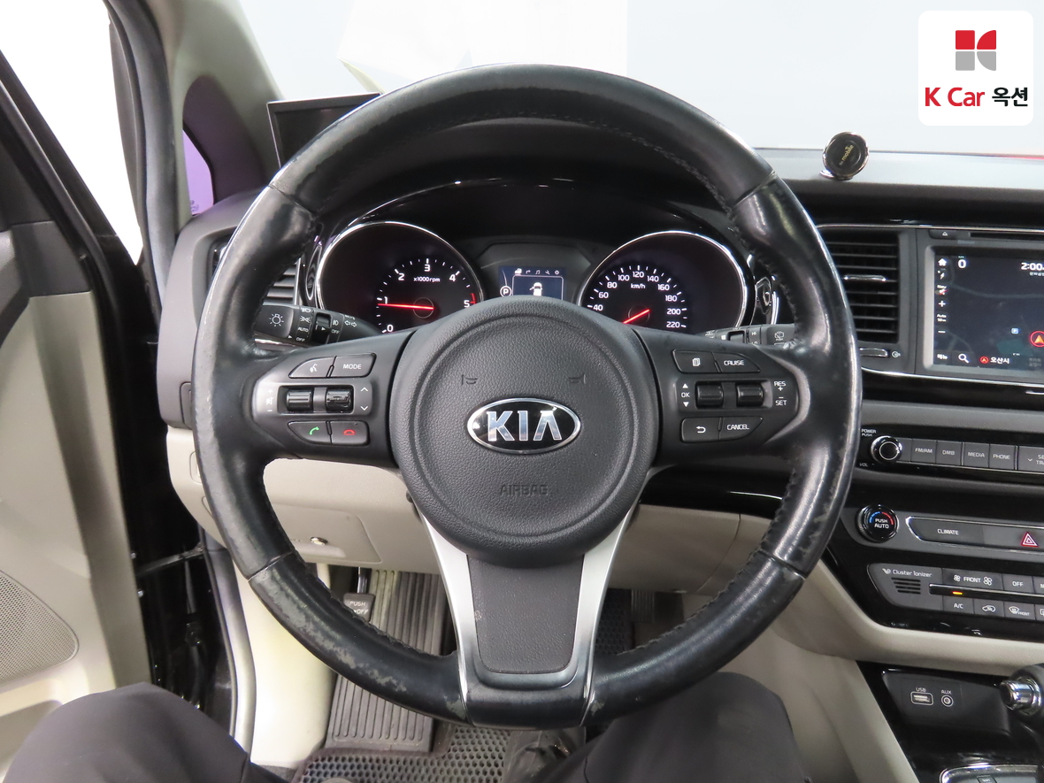 Kia New Carnival - 10