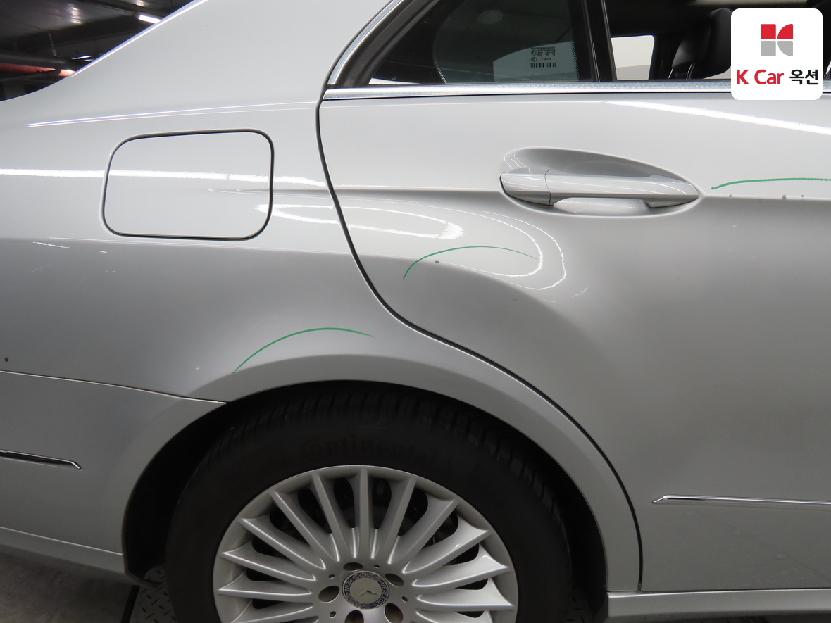 Mercedes-Benz E-Class - 41