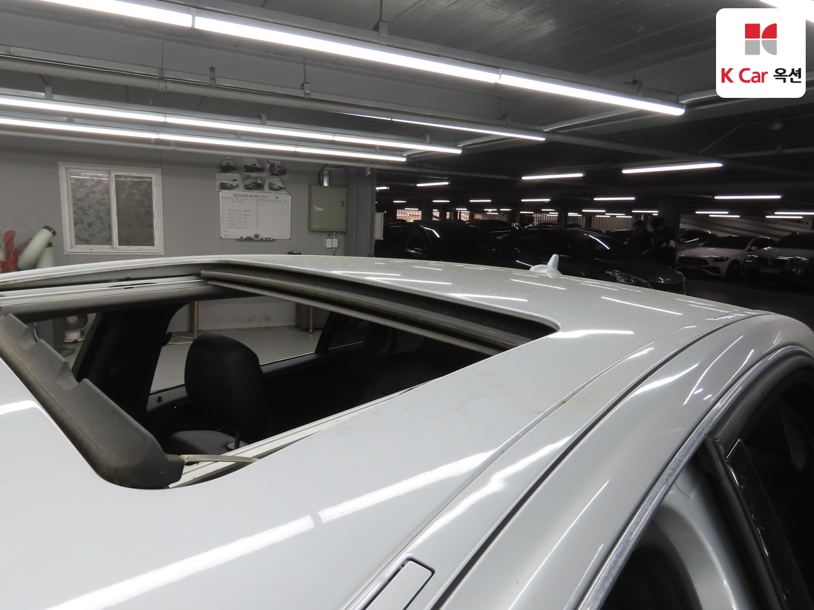 Mercedes-Benz E-Class - 22