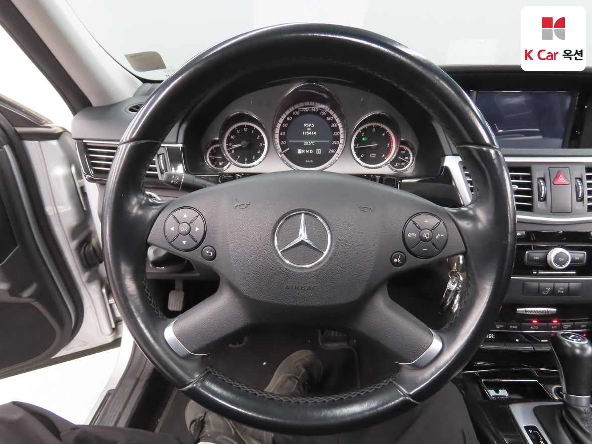 Mercedes-Benz E-Class - 10