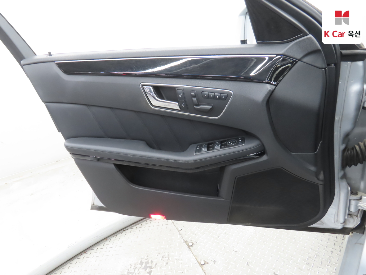 Mercedes-Benz E-Class - 8