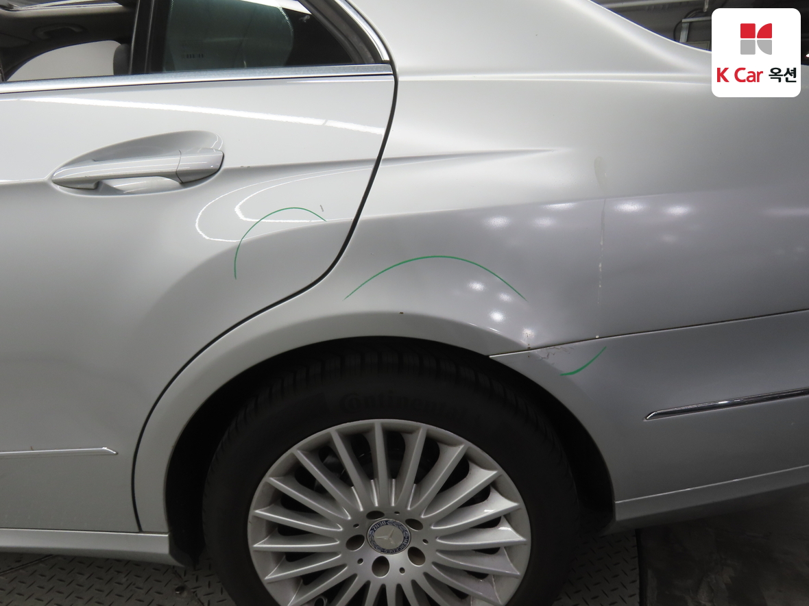 Mercedes-Benz E-Class - 40